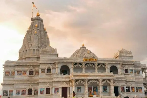 Menelusuri Pesona dan Tradisi Kota Suci Vrindavan di India