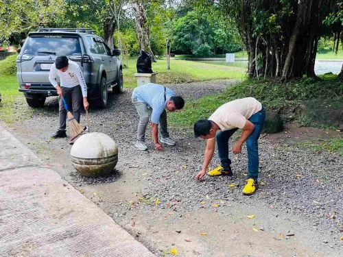 Polres Tulang Bawang Barat Gelar Bakti Sosial Pembersihan Lingkungan di Islamic Center