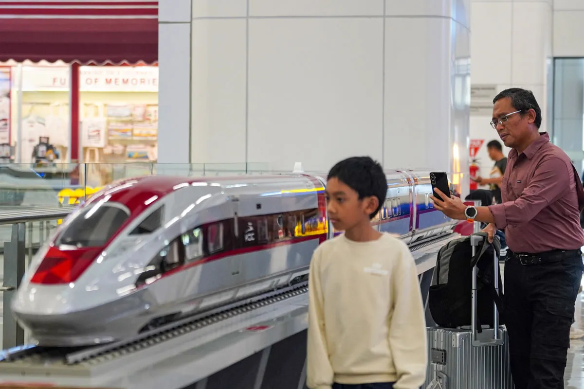 Defisit APBN Mengancam akibat Utang Kereta Cepat Whoosh