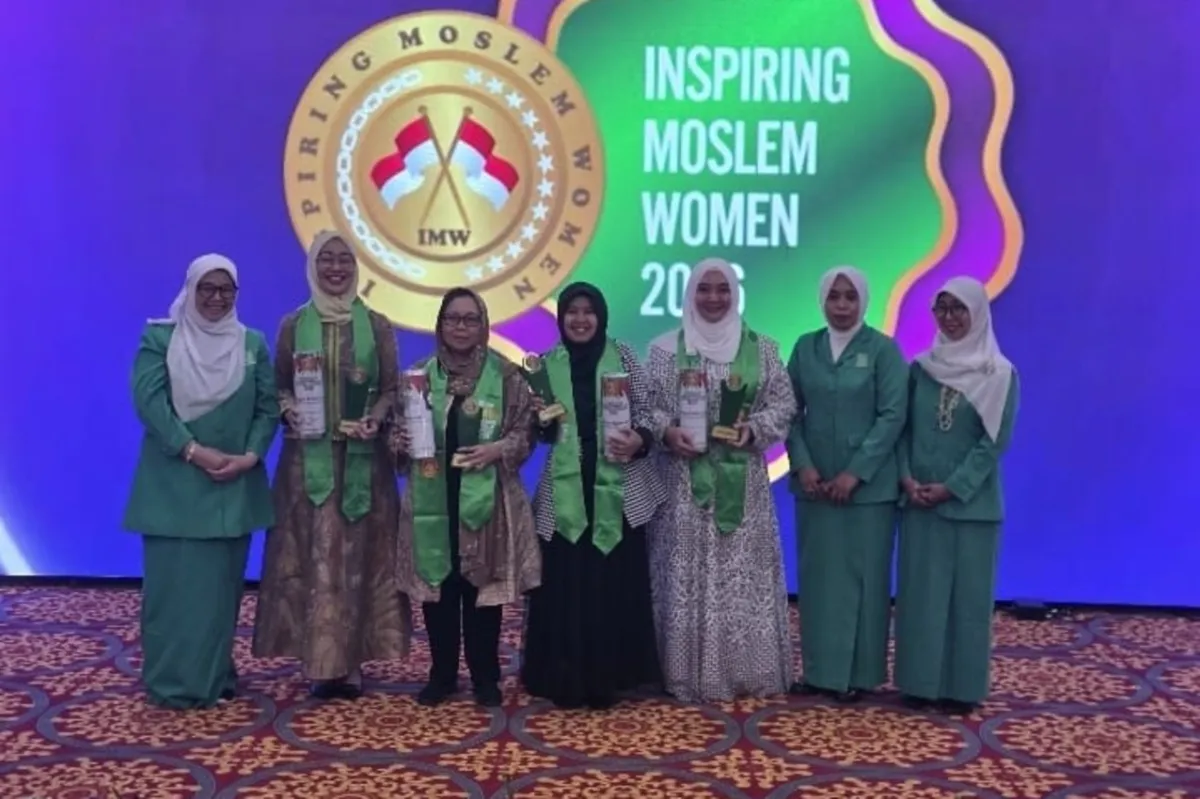 Sulis Terima Penghargaan Perempuan Muslim Inspiratif di Bidang Seni