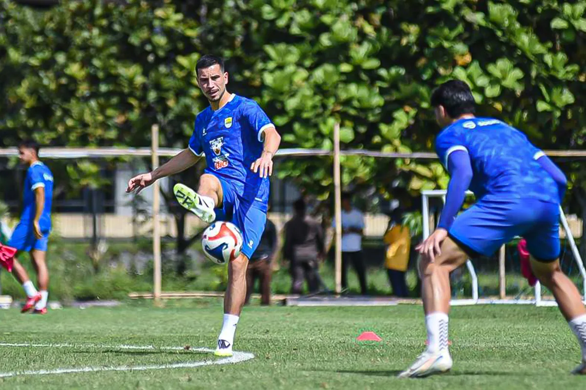 Persib Bandung Siap Hadapi Persebaya dengan Debut Pemain Baru