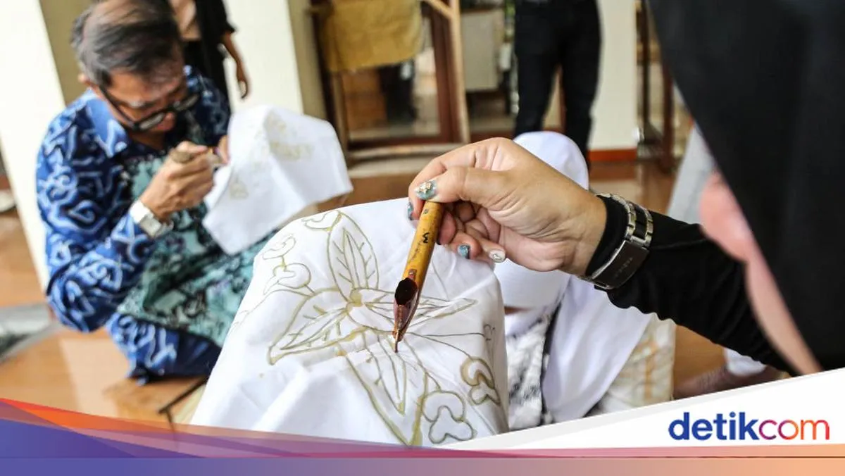Perayaan Hari Batik Nasional 2025: Tema dan Ikon Batik Tulis Merawit Cirebon
