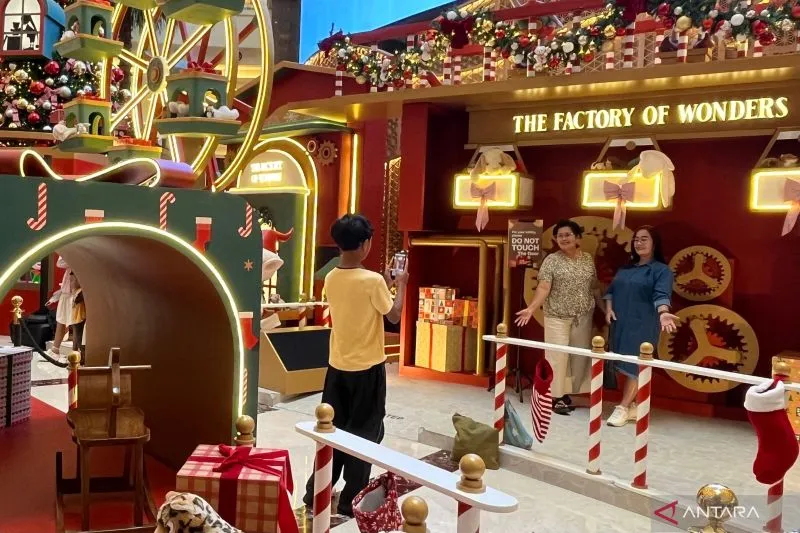 Dekorasi Natal Menarik Pengunjung Mal Jadi Spot Foto Populer