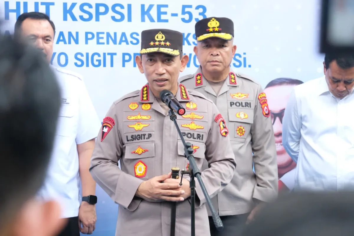Kapolri Dukung Kesejahteraan Buruh dalam Bakti Sosial di PT Victory Chingluh