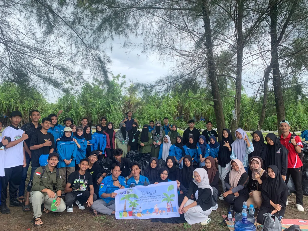 HMJ Perikanan UTU Gelar Bakti Sosial Bersihkan Pantai untuk Lingkungan