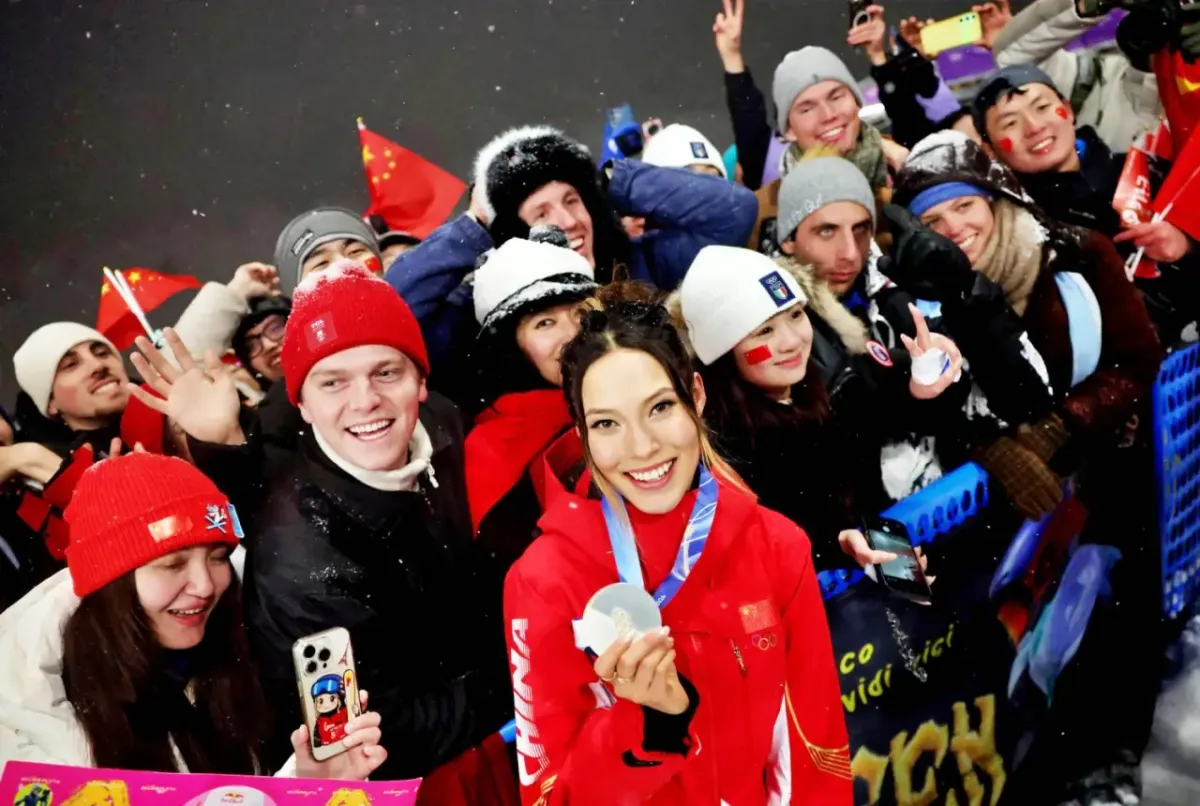 Eileen Gu Raih Perak di Olimpiade Musim Dingin 2026, Jadi Atlet Ski Gaya Bebas Tersukses