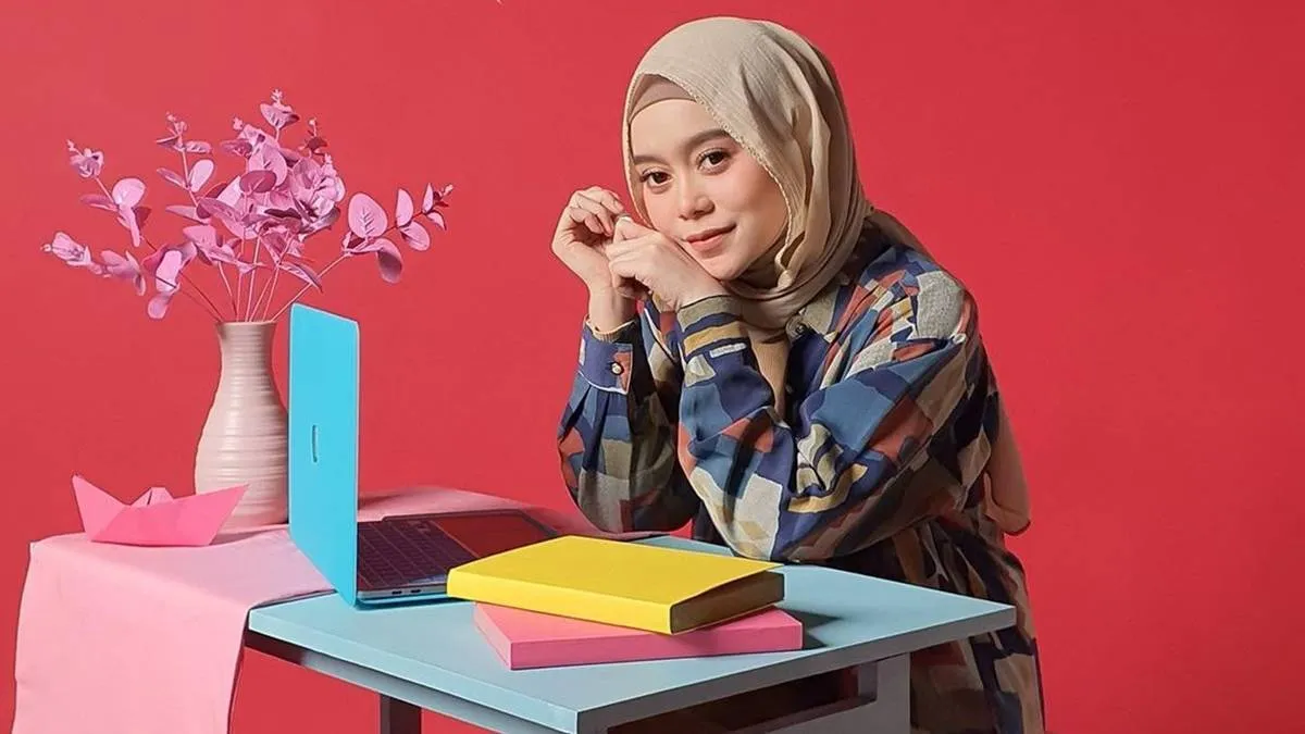 Lesty Kejora Dapat Pujian Usai Unggah Foto dengan Sandal Hermes Seharga Rp9 Juta