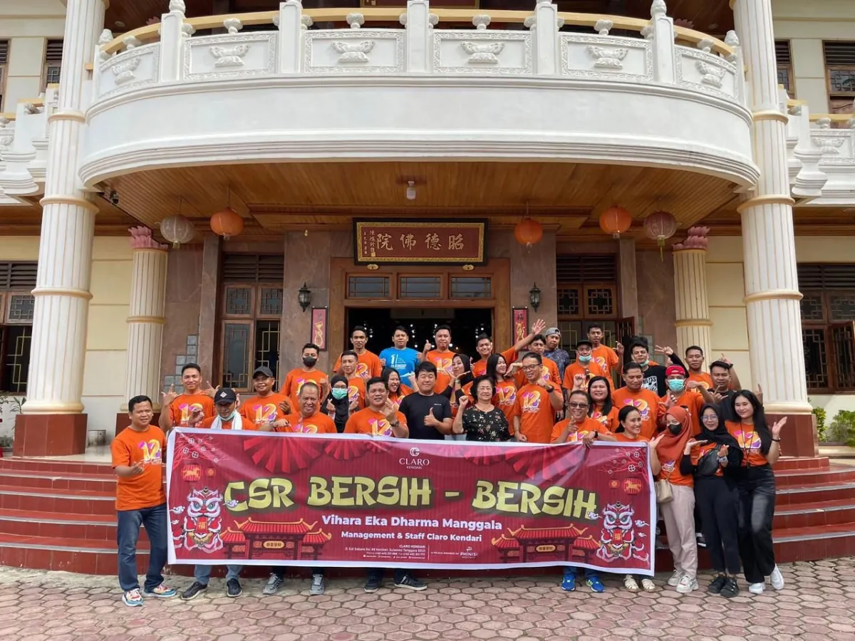 Claro Hotel Kendari Gelar Aksi Bersih Vihara Jelang Imlek