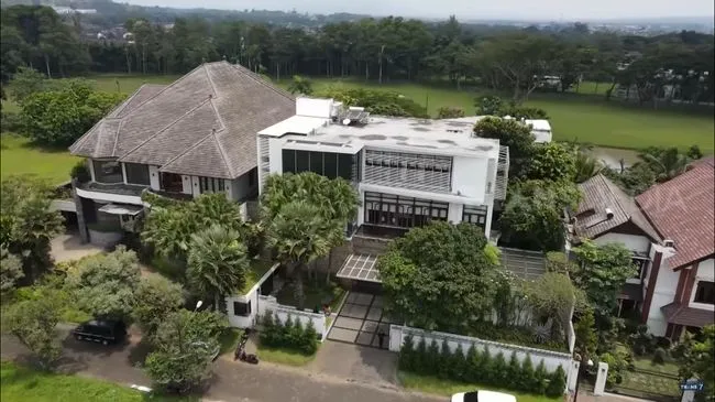 Mewahnya Rumah Artis dengan Fasilitas Super Lengkap