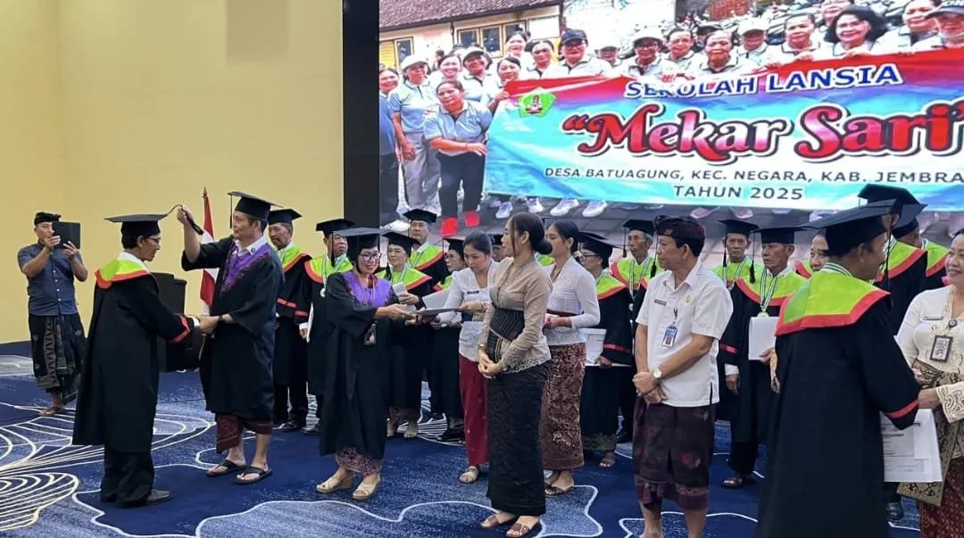 Wisuda Lansia Pertama di Jembrana: Inspirasi Belajar Sepanjang Hayat