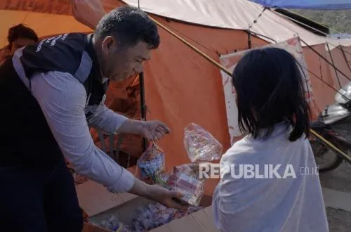 BRI Insurance Serahkan Bantuan Kemanusiaan Pascabencana di Aceh dan Medan