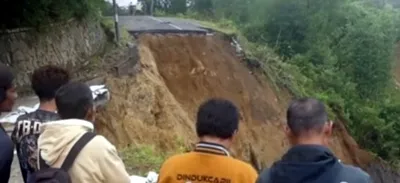 Longsor Terputus Akses Utama Banjarnegara-Dieng, Warga Dihimbau Waspada