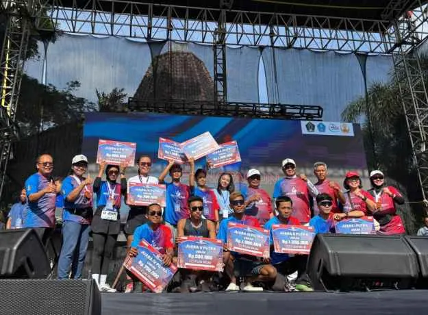 Fun Run Kabupaten Blitar Rayakan Hari Kesehatan Nasional dan HUT Korpri