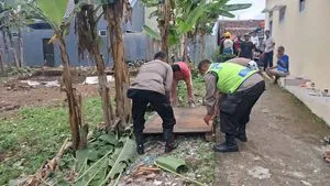 Polres Tegal Bangun Tenda Pengungsi untuk Warga Terdampak Bencana di Kajen