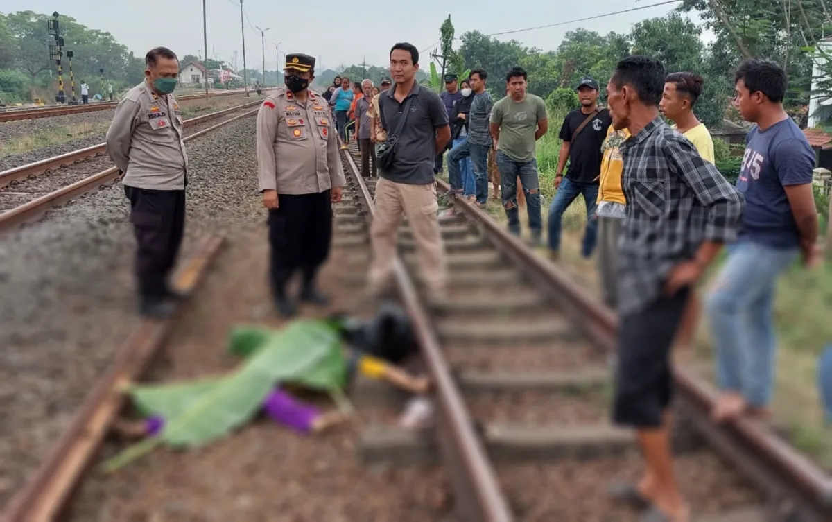Empat Korban Tewas Tertabrak Kereta Fajar Utama di Karawang