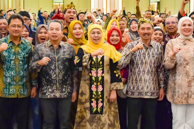 Gubernur Khofifah Serukan Kebersamaan dan Sinergi di Forum Warga Jatim di Kalsel