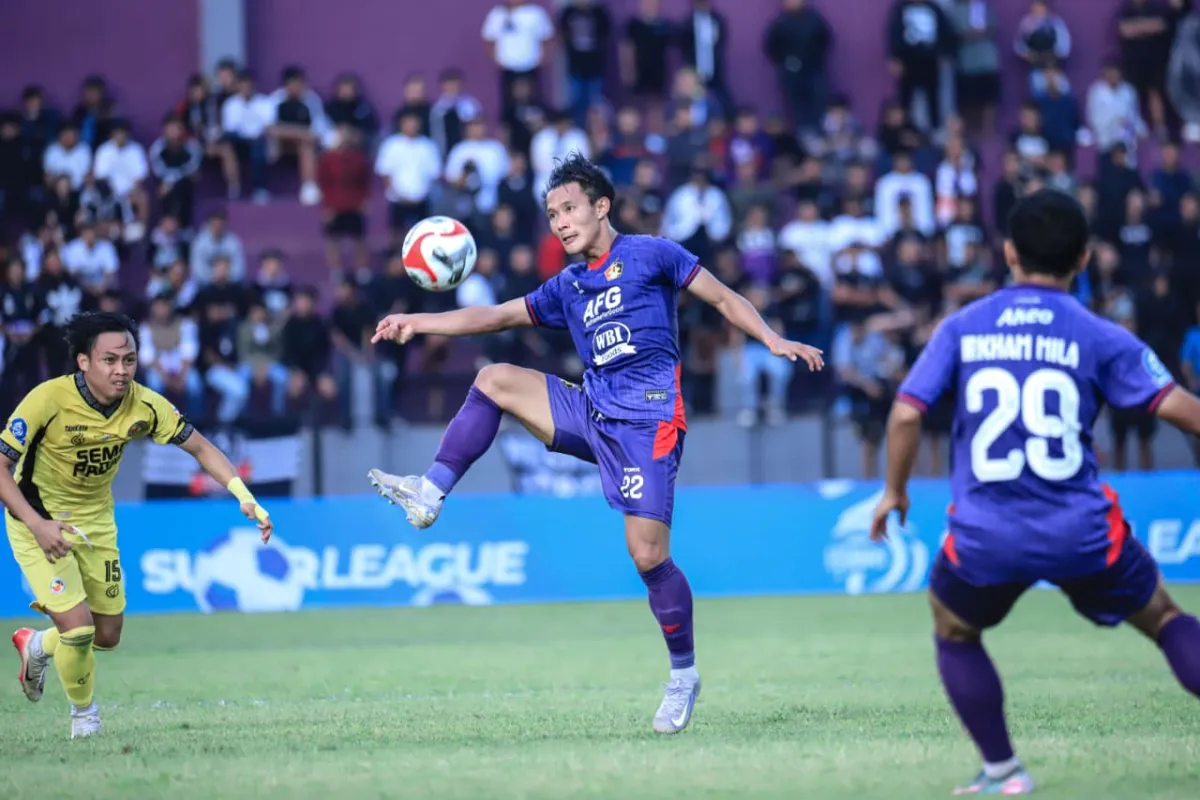 Persik Kediri Kalahkan Dewa United 2-1 di Tengah Hujan Deras