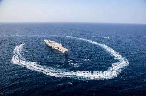 Iran dan Rusia Gelar Latihan Militer Dekat Kapal Induk AS