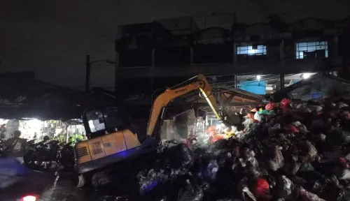 Penanganan Tumpukan Sampah di Pasar Cimanggis oleh KLH/BPLH