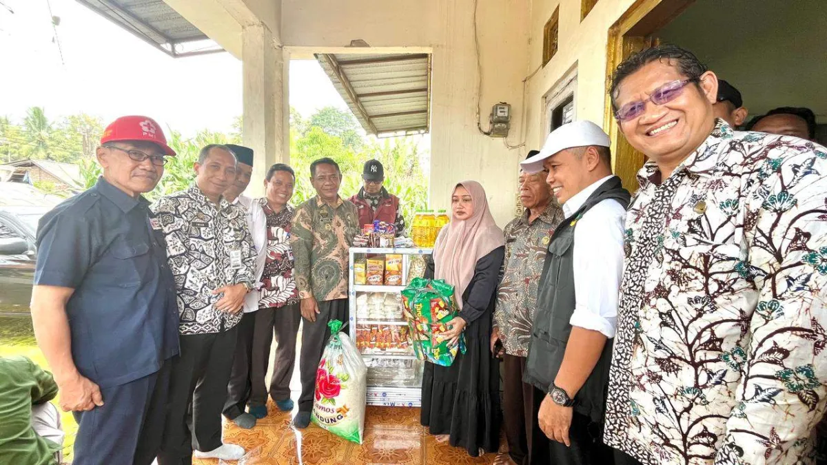 Kemensos Serahkan Bantuan kepada Keluarga Korban Pembantaian di Papua