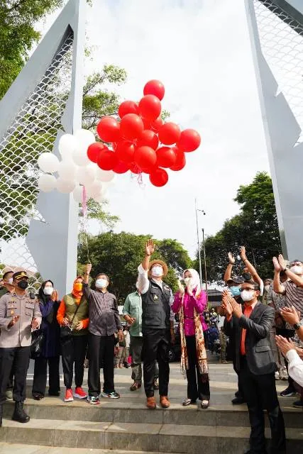 Gubernur Jawa Barat Resmikan Alun-Alun Otista di Garut