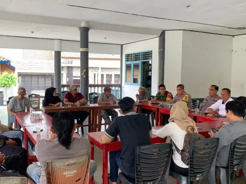 Polisi Ajak Warga Desa Kecapi Ciptakan Kerukunan dan Keamanan Bersama