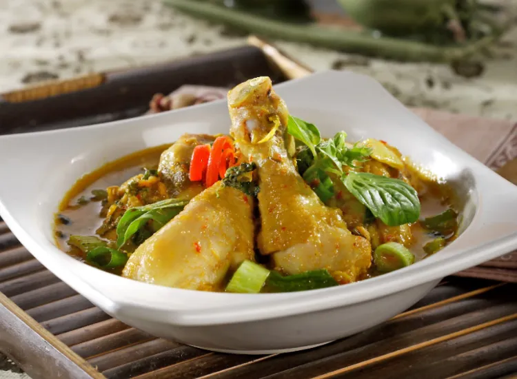 Nikmati Ayam Woku Pedas Khas Manado di Rumah