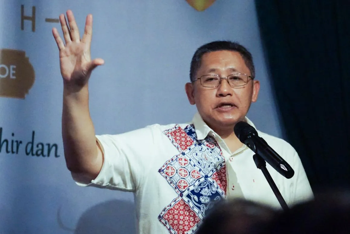 Transformasi Politik Indonesia: Dari Ideologi ke Transaksi Material