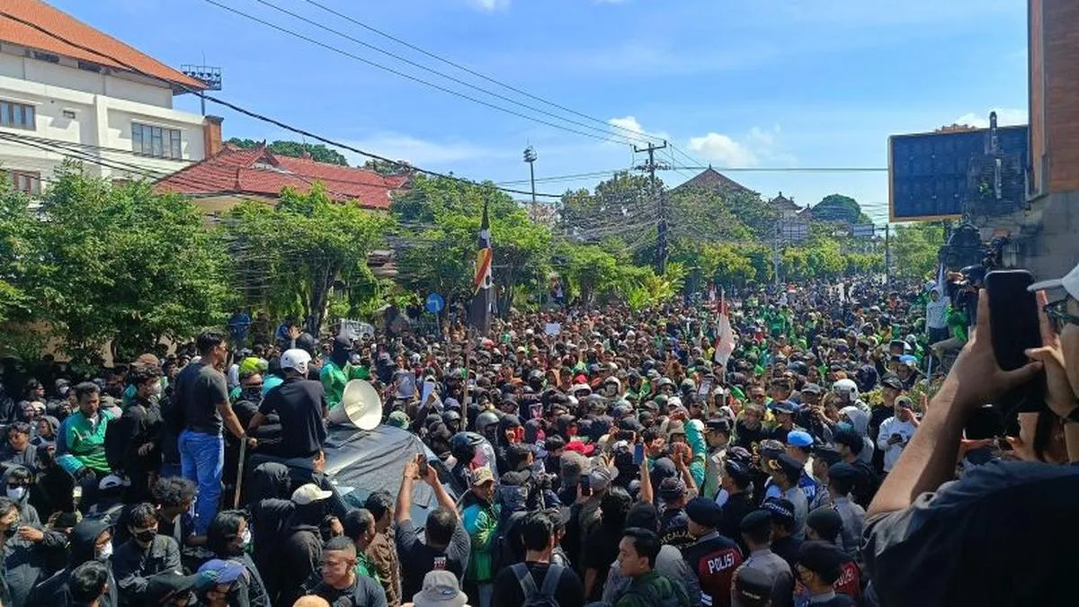 Diskusi Publik Forum Warga Negara: Menyoroti Tantangan Geopolitik dan Geoekonomi Indonesia