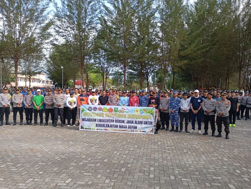 KPDN dan Masyarakat Natuna Bersatu Gelar Gotong Royong untuk Kebersihan Lingkungan