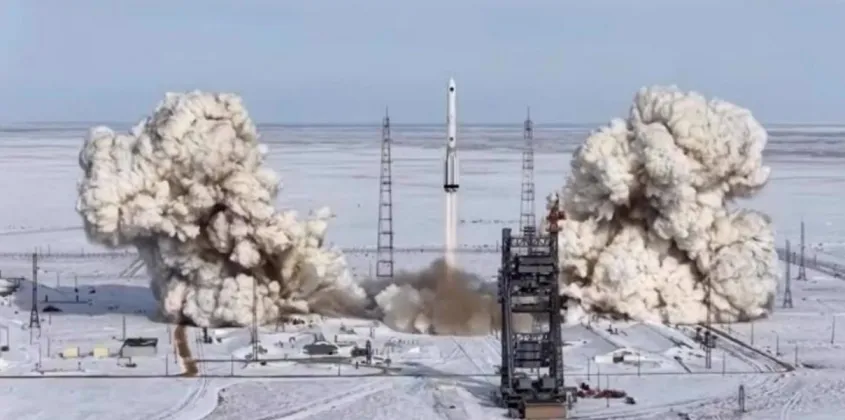 Iran Luncurkan Satelit Jam-e Jam 1 untuk Perkuat Infrastruktur Media