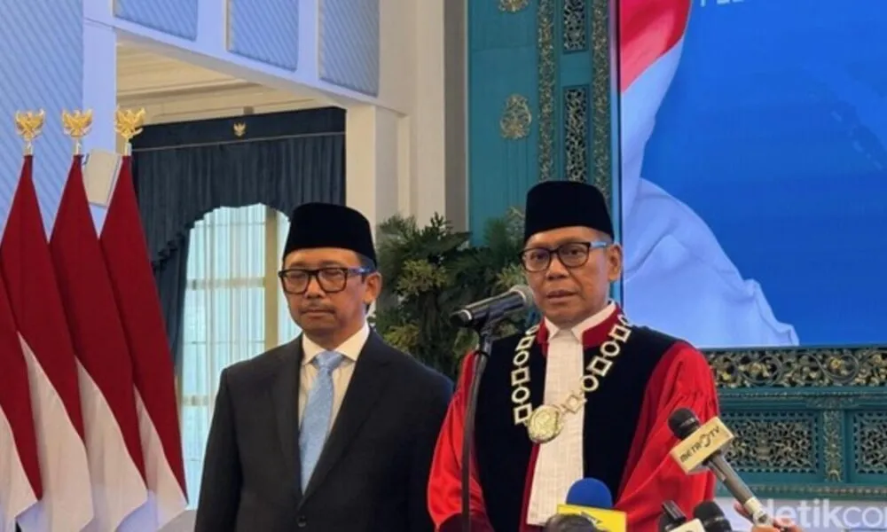 Adies Kadir Resmi Dilantik sebagai Hakim Mahkamah Konstitusi di Istana Negara
