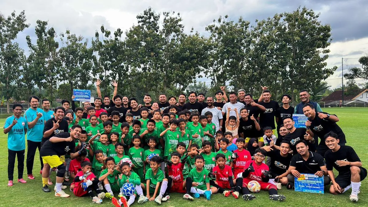 Coaching Clinic Legenda Timnas Indonesia di Sleman untuk Anak-Anak Sepak Bola