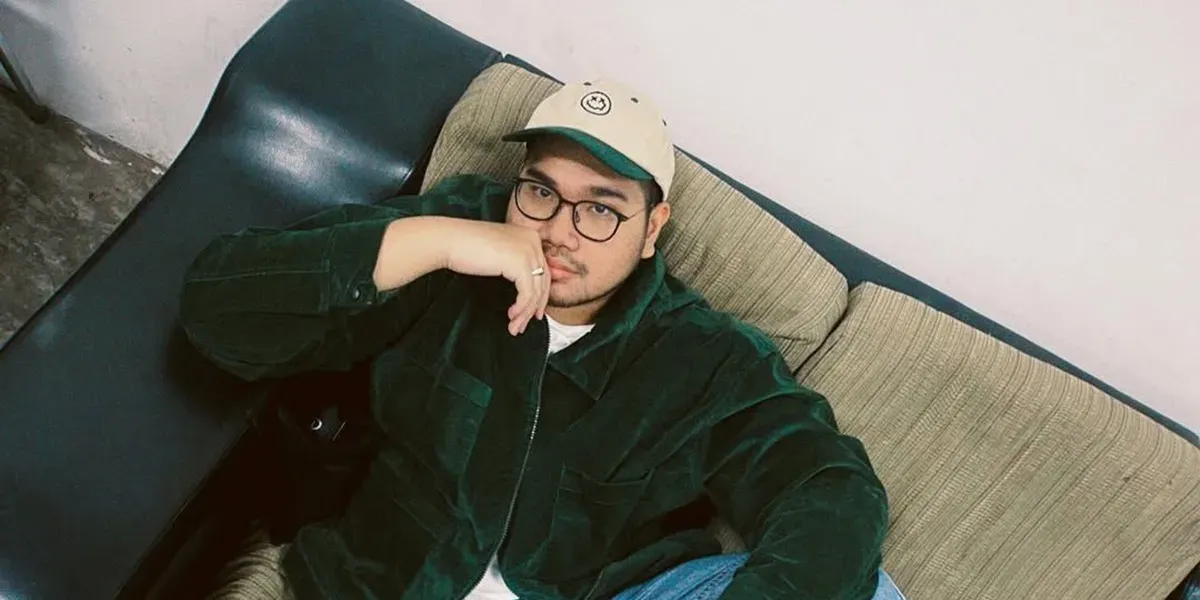 Kisah Cinta Tak Terbalas dalam Lagu It's Only Me oleh Kaleb J