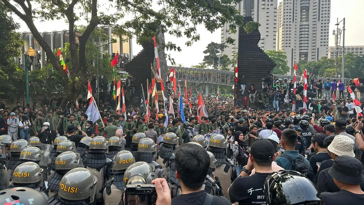Aksi Mahasiswa di Polda Metro Jaya: Tuntutan Keadilan atas Kematian Pengemudi Ojol