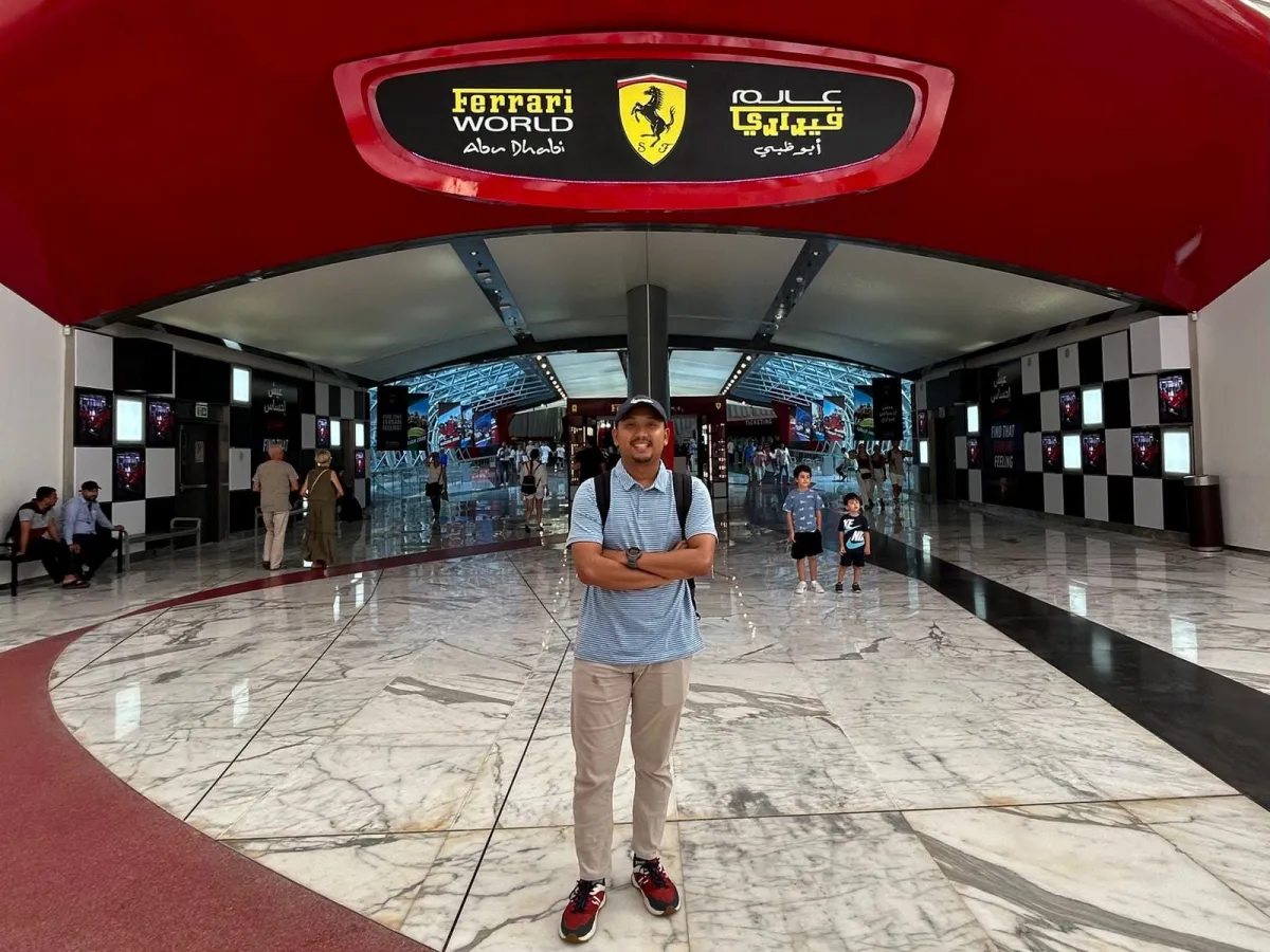 Umar Faruq: Lulusan UMM yang Sukses Menjadi Tour Leader Internasional