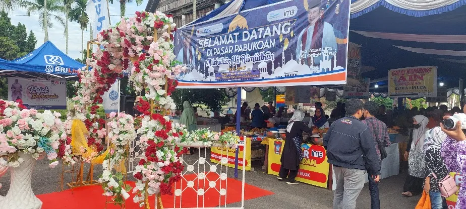 Pasa Pabukoan RTH Imam Bonjol Hadirkan Ragam Kuliner Ramadan di Padang