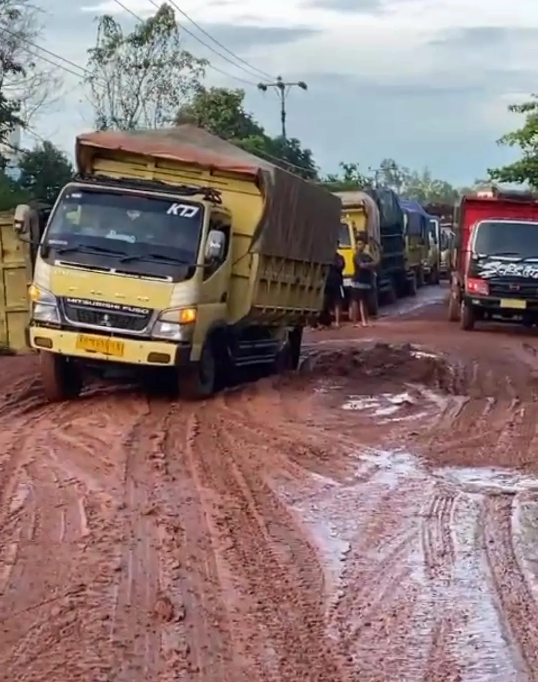 Kemacetan Panjang di Jalan Poros Kalteng, Warga Menuntut Perbaikan Serius