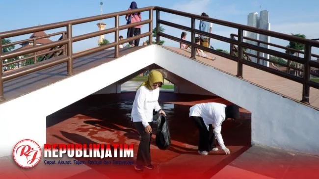 ASN Sidoarjo Bersihkan Alun-Alun dalam Gerakan Indonesia ASRI