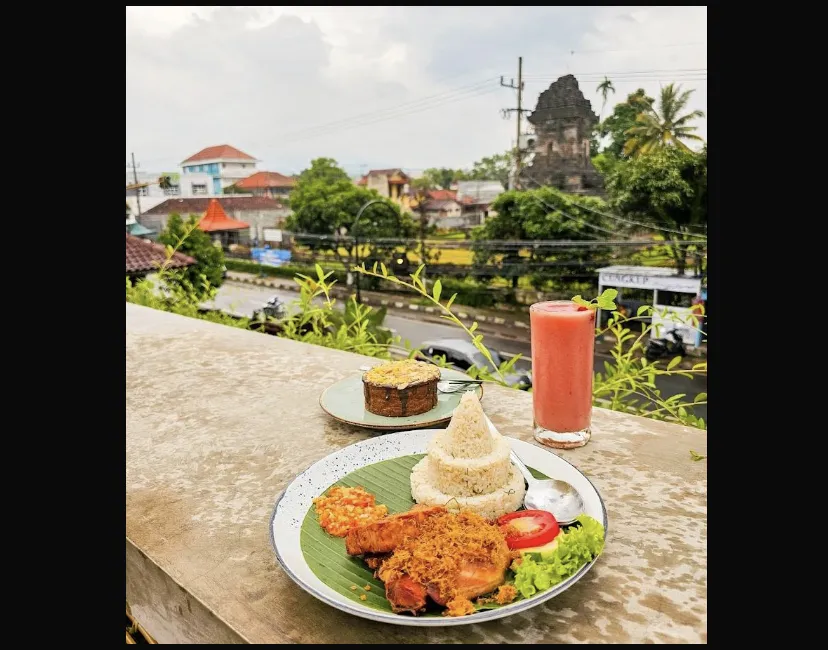 Cafe Latar Candi: Pengalaman Ngopi di Depan Candi Singosari yang Bersejarah