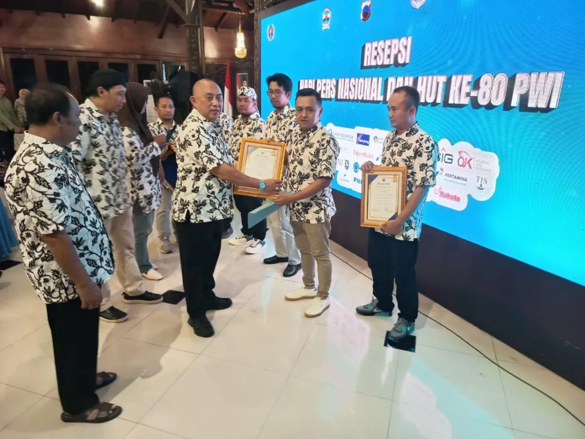 PWI Kota Pekalongan Dapat Penghargaan atas Aksi Peduli Lingkungan