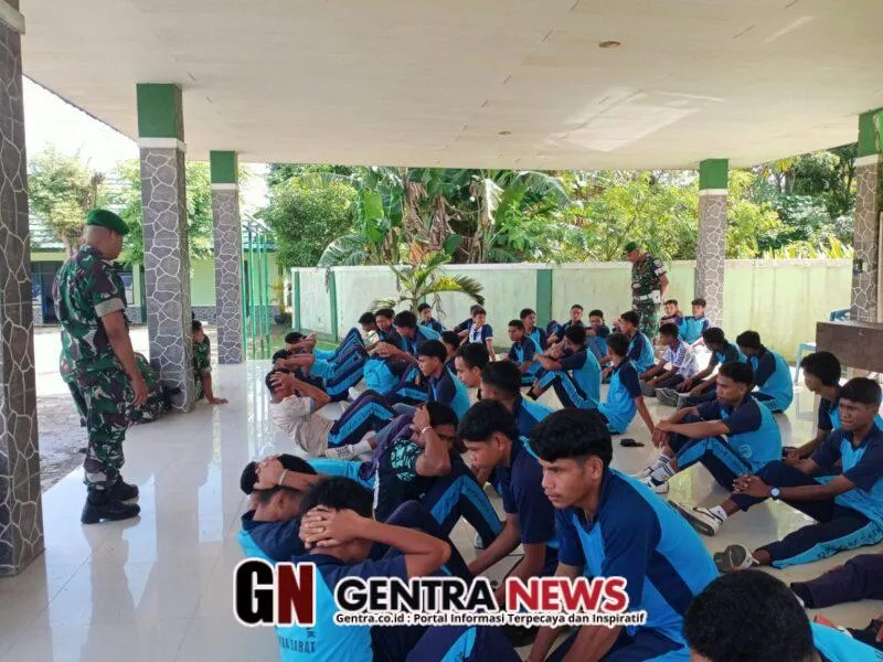 Siswa SMA Negeri 1 Waikabubak Latihan Jasmani Persiapan Seleksi TNI