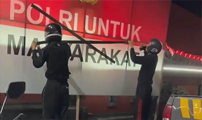 Kapolres Buleleng Tanggapi Vandalisme Spanduk Polri dengan Pendekatan Persuasif