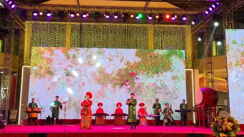 Pembukaan Festival Musim Semi 2026 di Hanoi: Merayakan Budaya dan Tradisi