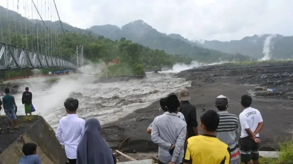 Pemkab Lumajang Perkuat Mitigasi Bencana Melalui Infrastruktur Pengendali Lahar Semeru