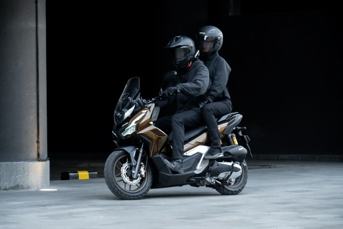 Tips Aman Berboncengan: Utamakan Keselamatan di Jalan