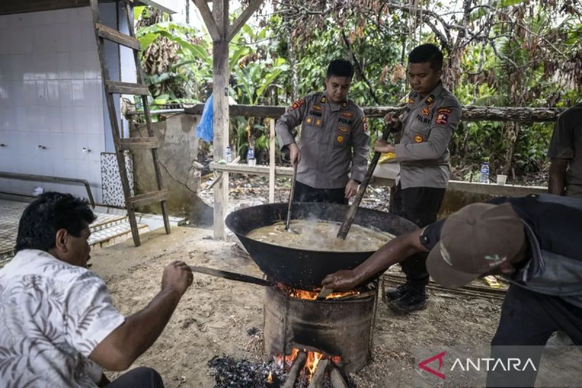 Mahasiswa PTIK Gelar Meugang Bersama Warga Terdampak Banjir di Langkahan