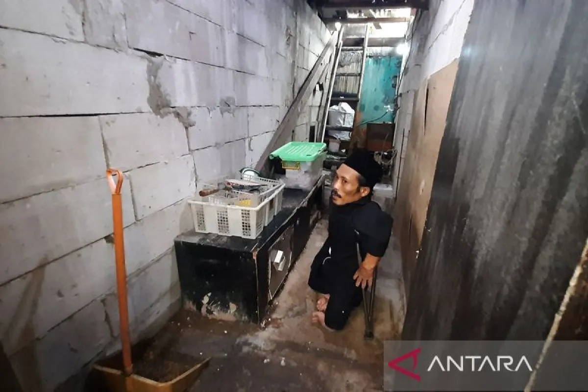 Satpol PP DKI Jakarta Lakukan Bedah Rumah untuk Warga Tak Mampu