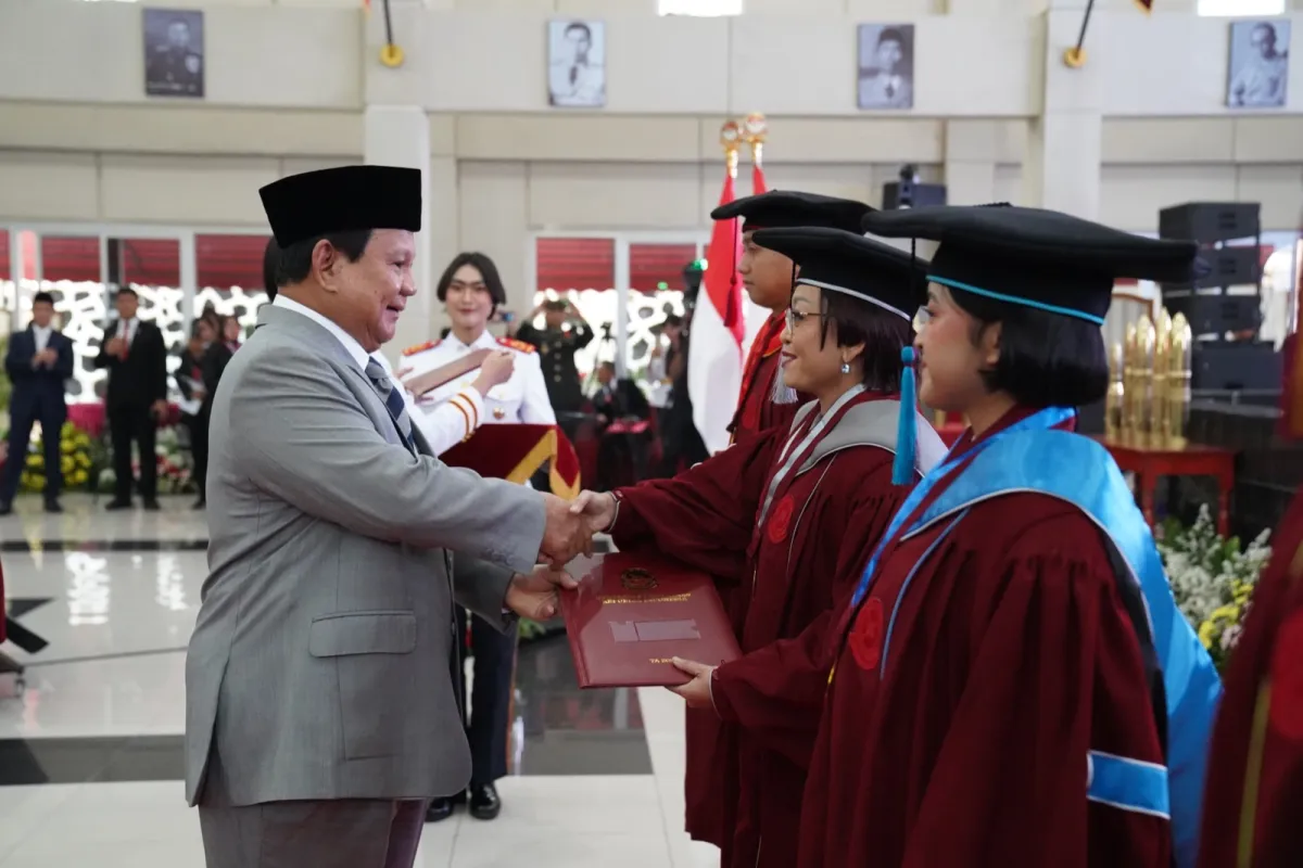 Menteri Pertahanan Prabowo Subianto Wisuda 425 Mahasiswa Universitas Pertahanan