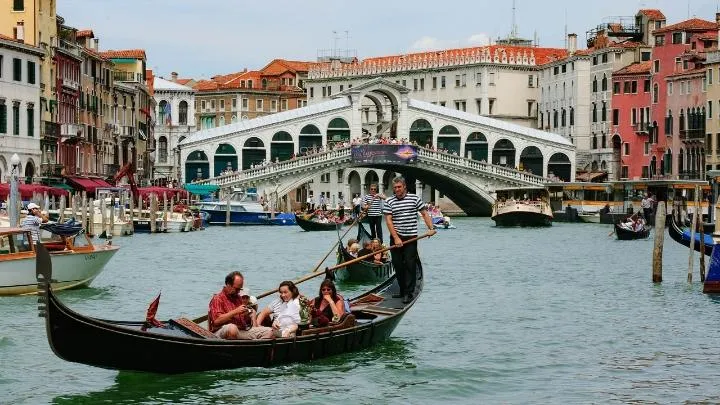 Venesia: Keindahan Kota Kanal yang Terancam Overtourism